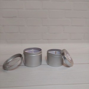 Свічка з алюмінієвої форми